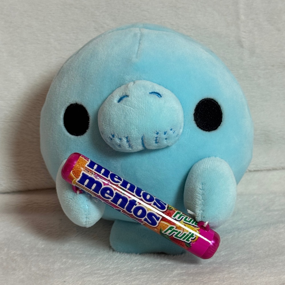 MENTOS - SNACKLES - Zuru Snackles Series 2 "Douglas" - Light Blue Plush Seal- 6"
